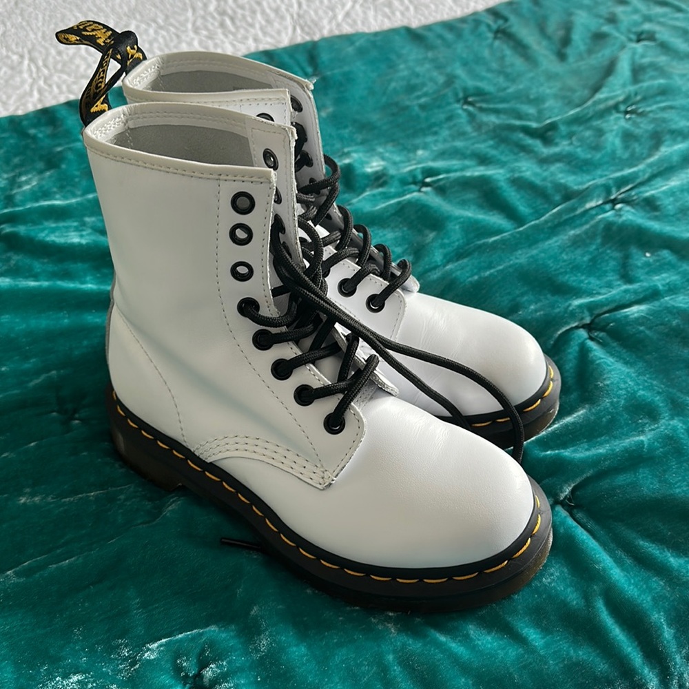 Dr Martens The Original boots size 5 White